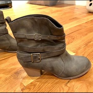 Never Worn Gray Booties Sz 9.5 Bongo